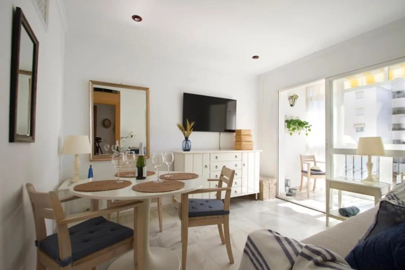 Centrally Located South Facing Apartment With Pool Torremolinos