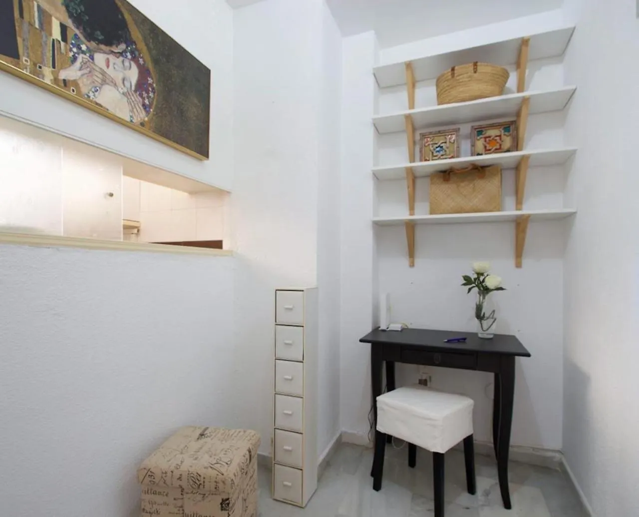 Centrally Located South Facing Apartment With Pool Torremolinos 0*,  España