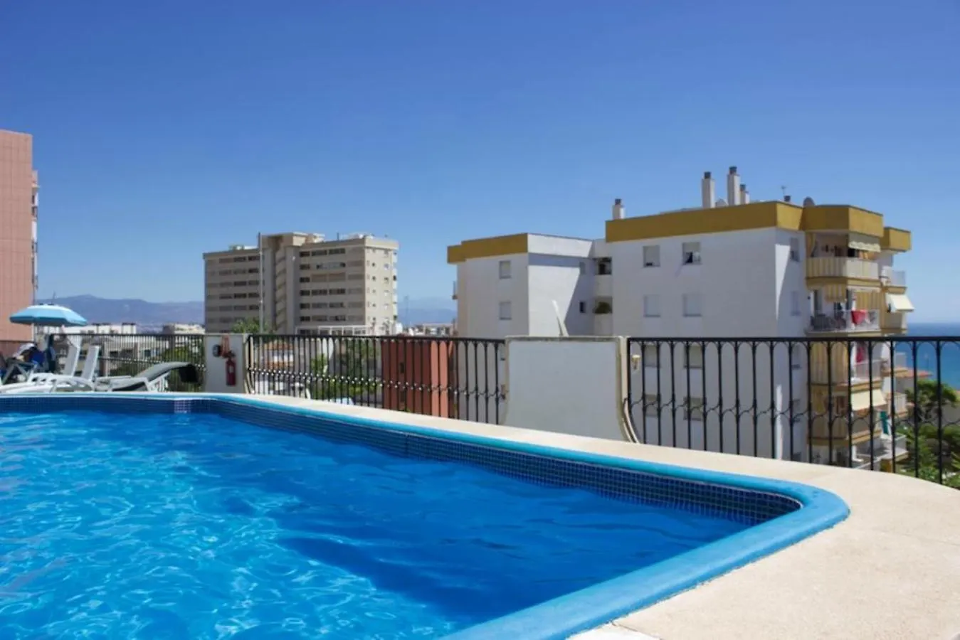 Centrally Located South Facing Apartment With Pool Torremolinos