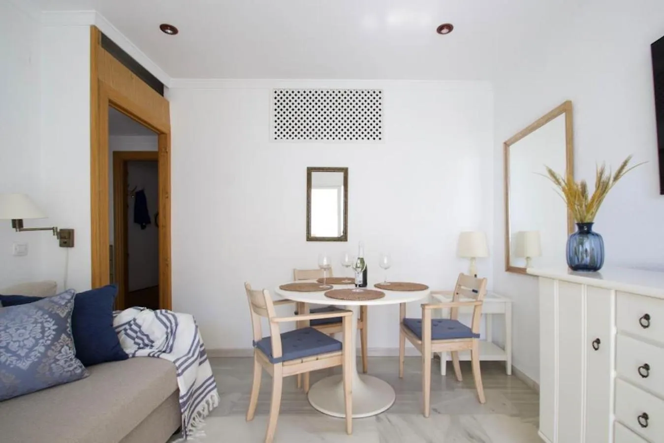 Centrally Located South Facing Apartment With Pool Torremolinos