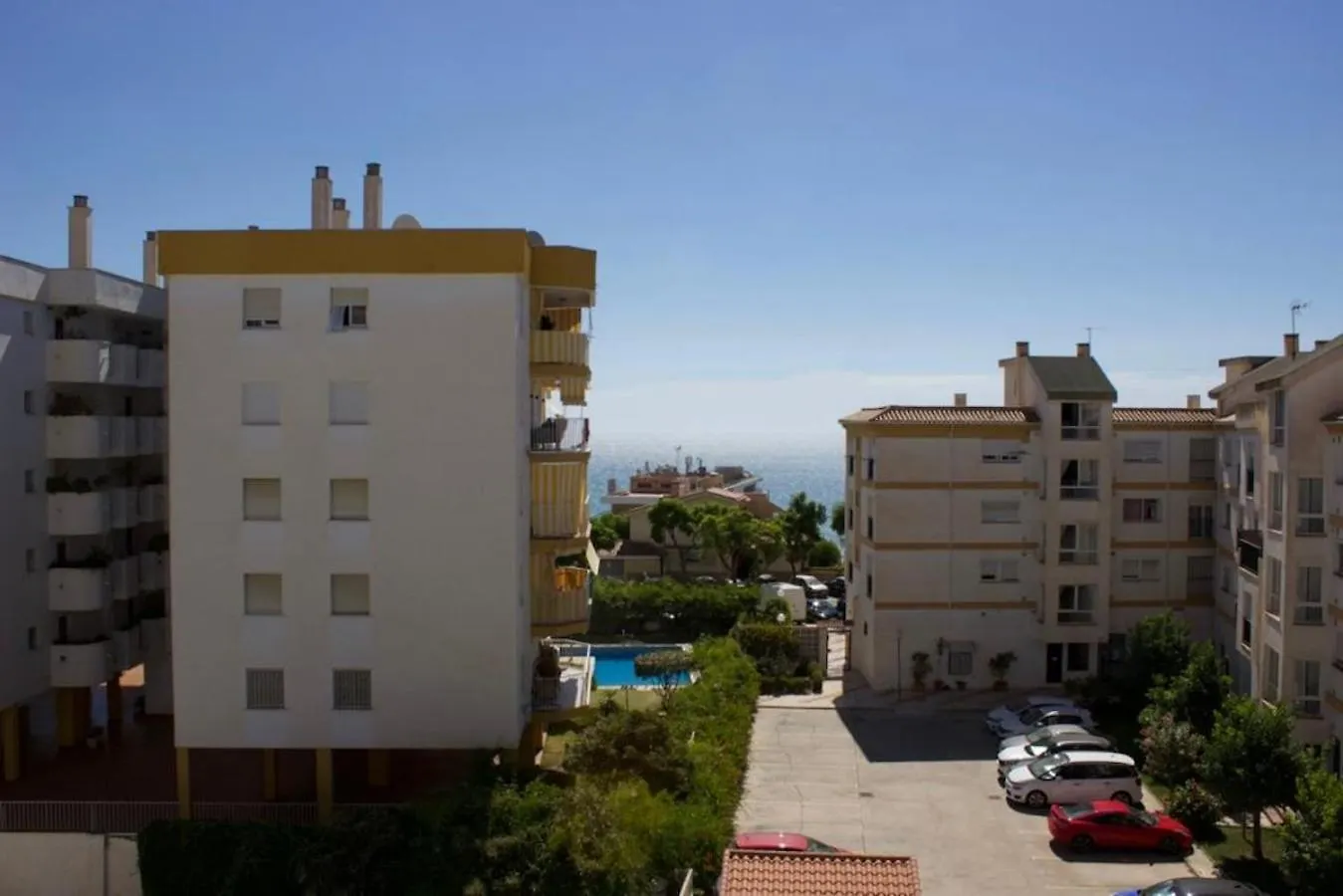 Centrally Located South Facing Apartment With Pool Torremolinos España